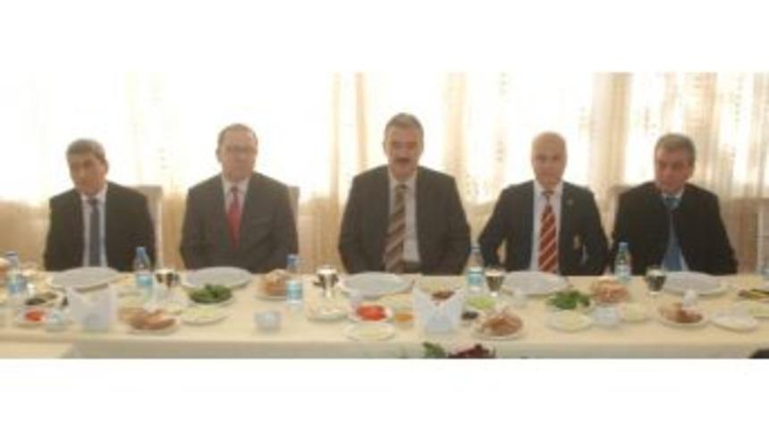 Vali Ayyıldız, Gazetecilerle Kahvaltıda Buluştu