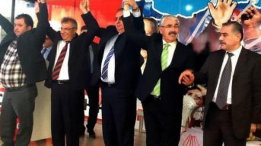 &Ouml;zcan, İl&ccedil;eleri Gezmeye Devam Ediyor