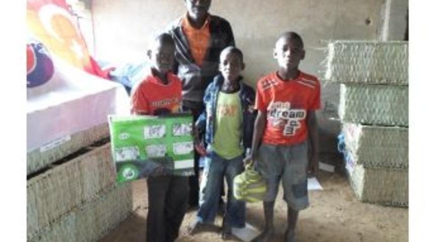 Senegal'de Mboumba B&ouml;lgesi 'daara'larına Malzeme Desteği