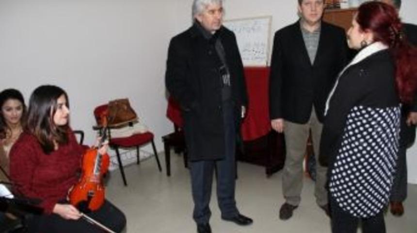 Akhisar Belediye Başkanı Salih Hızlı, Sanat Dostlarını Ziyaret Etti