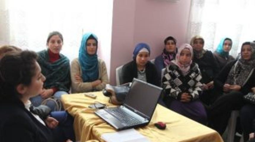 Kursiyer Bayanlara Kadın Sağlığı Anlatıldı