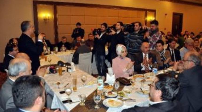 Ak Parti Sivas Belediye Başkan Adayı Aydın, Basın Mensupları İle Yemekte Buluştu
