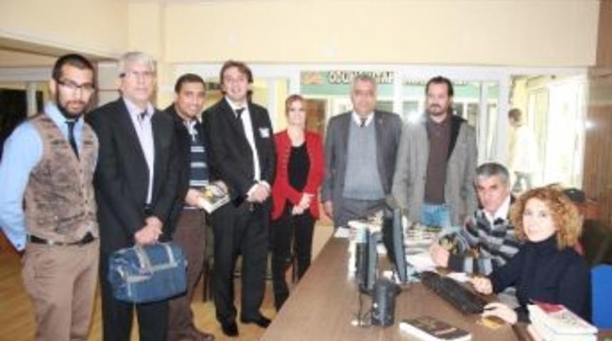 Manavgatlı Gazeteciler K&uuml;t&uuml;phaneye &Uuml;ye Oldular