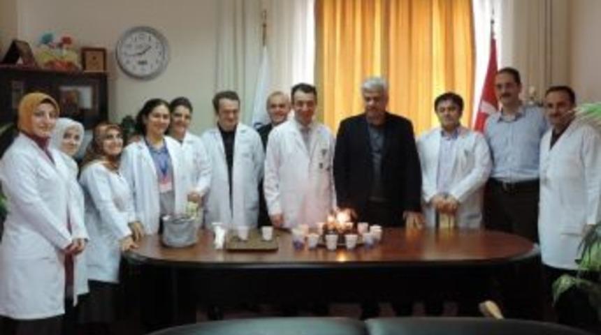 Şifa &Ccedil;alışan Gazeteciler G&uuml;n&uuml;&rsquo;n&uuml; Yaş Pasta Keserek Kutladı