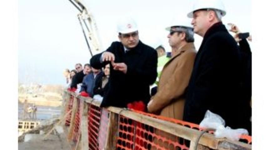 &Ccedil;om&uuml; Tıp Fak&uuml;ltesi Hastanesi'nin Temeli Atıldı