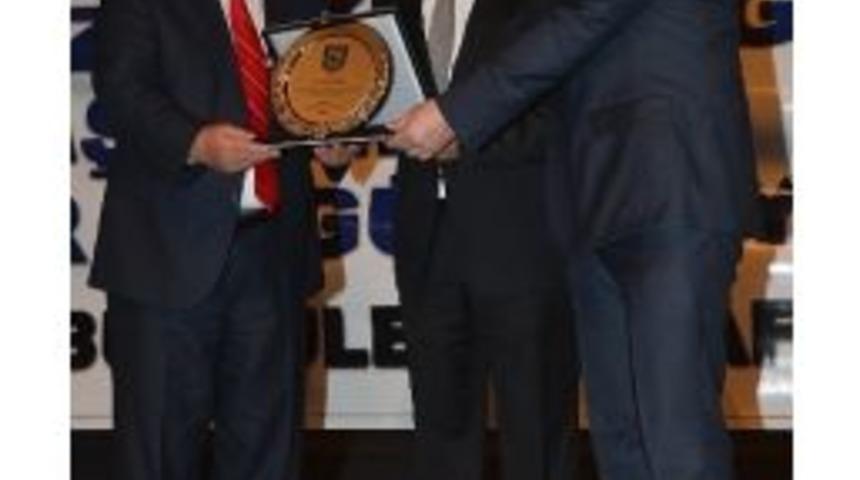 Minib&uuml;s&ccedil;&uuml;lerden Kocaoğlu'na Pankartlı S&uuml;rpriz