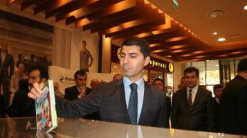 R&ouml;nesans Eğitim Vakfı&rsquo;ndan 25 Bin Kitap