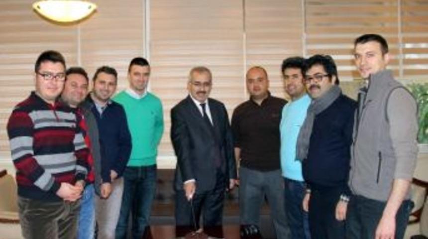 Gazeteciler Edirne Valisi Duruer&rsquo;in 'idareciler G&uuml;n&uuml;'n&uuml; Kutladı