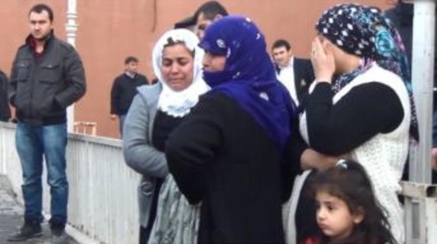 Silahlı Saldırıda &Ouml;len Ge&ccedil;ici K&ouml;y Korucusu Toprağa Verildi