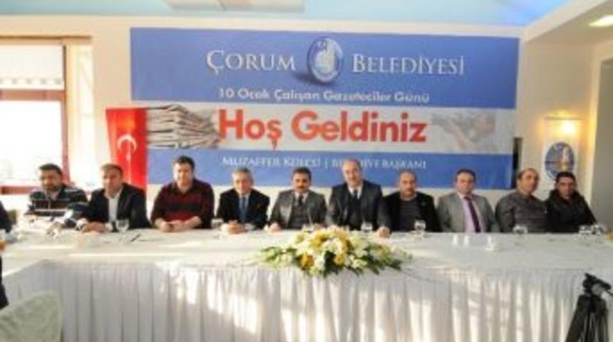 Başkan K&uuml;lc&uuml;&rsquo;den Gazetecilere Yemek