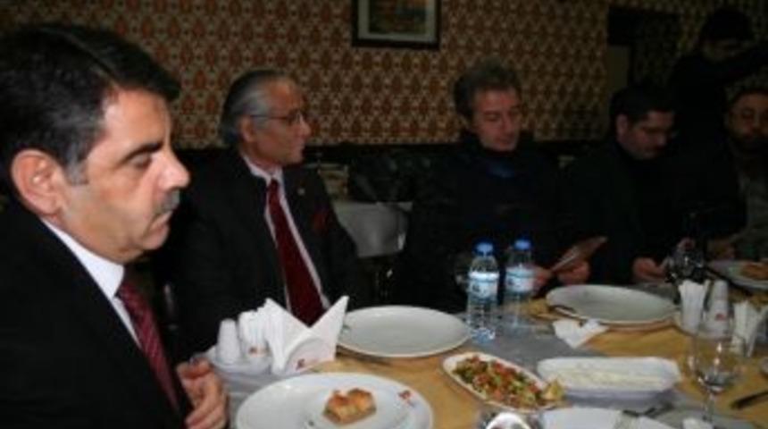 Başkan Bozkuş Gazeteciler G&uuml;n&uuml;&rsquo;nde &Ccedil;alışan Gazetecileri Unutmadı