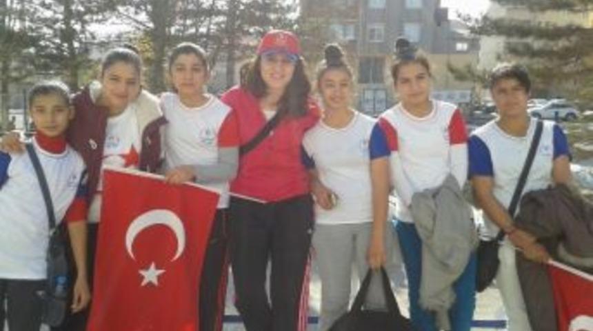Tuğ&ccedil;e Karako&ccedil;, B&uuml;y&uuml;k Bayanlar G&uuml;reşte T&uuml;rkiye Beşincisi Oldu