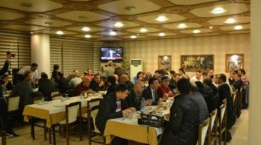 Başkan Aksu Gazetecilerden Oy İstedi