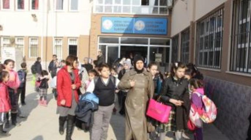 M&uuml;d&uuml;rlerini Geri İsteyen Veliler, &Ccedil;ocuklarını Okuldan Aldı