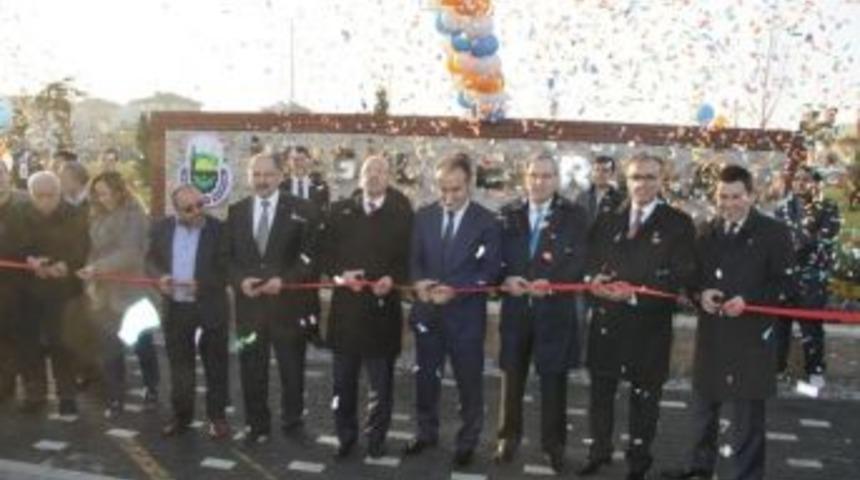 İneg&ouml;l Şehir Parkı G&ouml;rkemli T&ouml;renle A&ccedil;ıldı