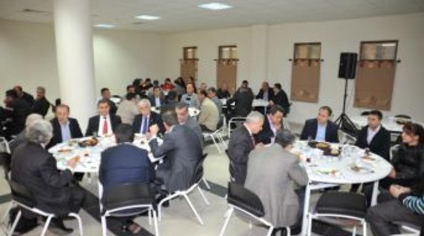 T&uuml;t&uuml;nc&uuml; Belediye &Ccedil;alışanları İle Kahvvaltıda Bir Araya Geldi