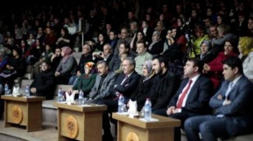 T&uuml;rk Halk M&uuml;ziği Konseri Ve Halk Oyunları Ekiplerinin G&ouml;sterisine B&uuml;y&uuml;k İlgi