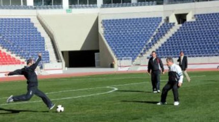 Mersin Stadyumu'nda İlk Ma&ccedil; Yapıldı