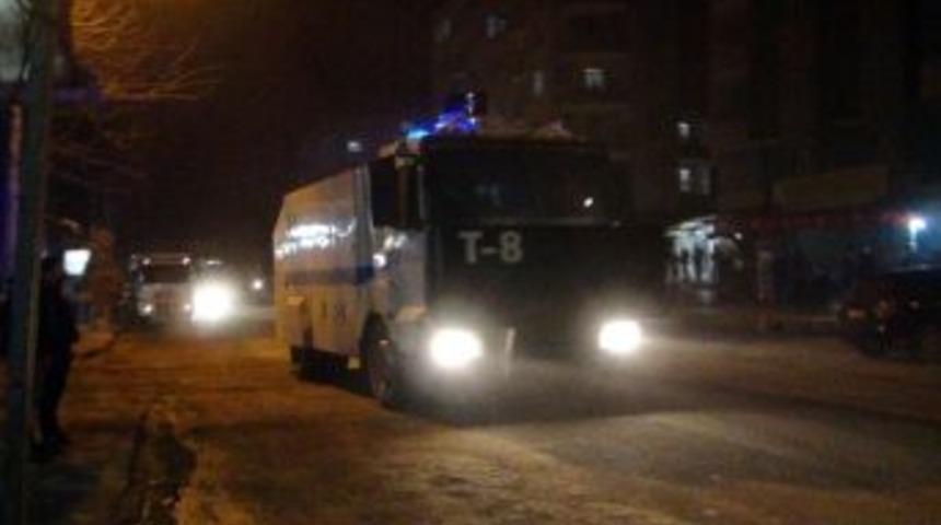 Silvan'da Olaylı Gece: 2 G&ouml;zaltı