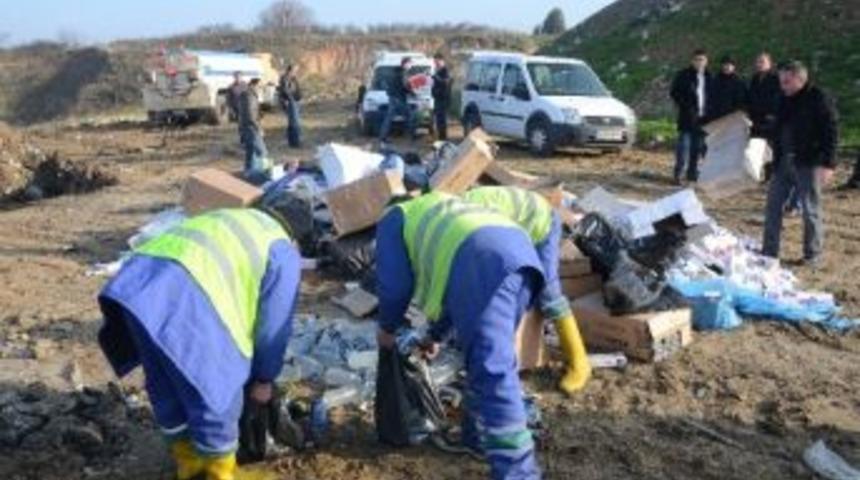 Ka&ccedil;ak İ&ccedil;ki Ve Sigaralar İş Makinesiyle İmha Edildi