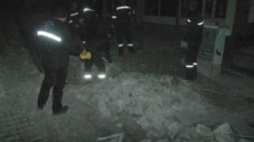 Hakkari&rsquo;de Aşırı Y&uuml;ke Dayanamayan Yer Altı Kabloları Patladı