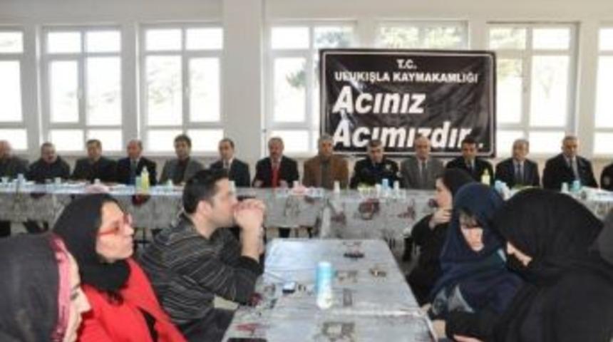 Ulukışla Kaymakamlığı Kazada &Ouml;len &Ouml;ğrenciler İ&ccedil;in Mevlid Okuttu