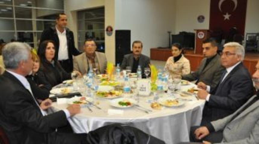 Gazeteciler Baloda Buluştu