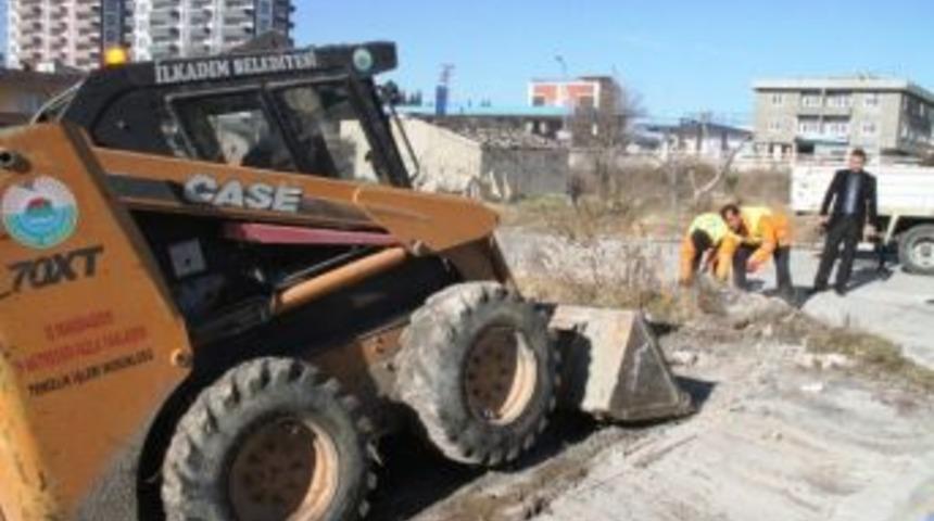 İlkadım&rsquo;da Boş Arsalar Temizleniyor