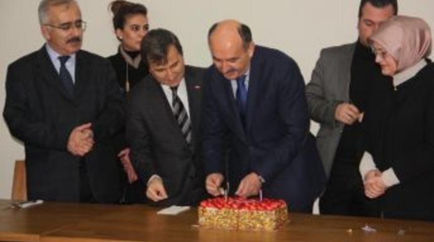 Gazetecilerden Bakan M&uuml;ezzinoğlu&rsquo;na Doğum G&uuml;n&uuml; S&uuml;rprizi