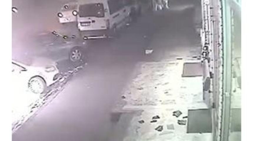 Erzurum&rsquo;da Park Halindeki 3 Otomobil Yandı