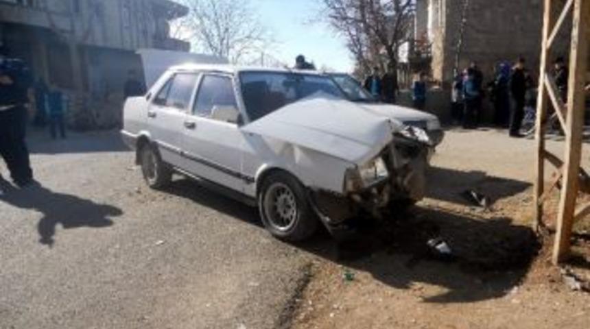 G&ouml;lbaşı'nda Trafik Kazası: 2 Yaralı