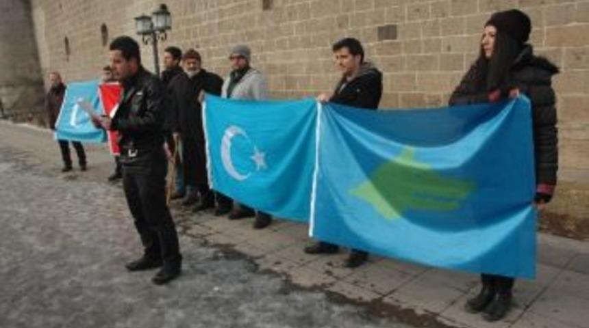 Doğu T&uuml;rkistan&rsquo;daki Katliam Erzurum&rsquo;da Kınandı