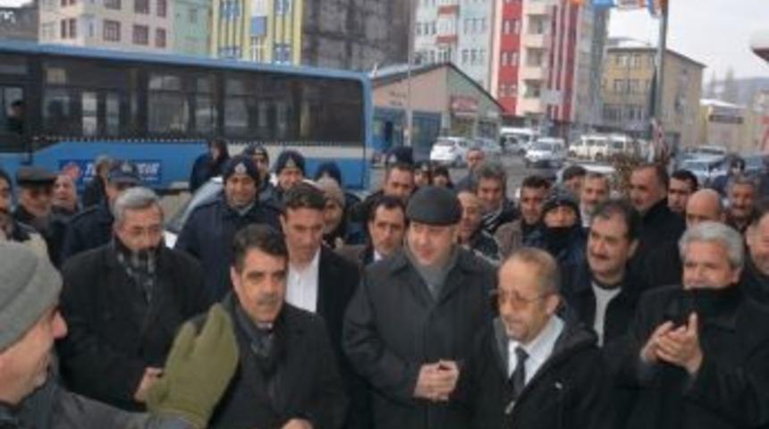 Başkan Bozkuş Se&ccedil;menleriyle Kucaklaştı