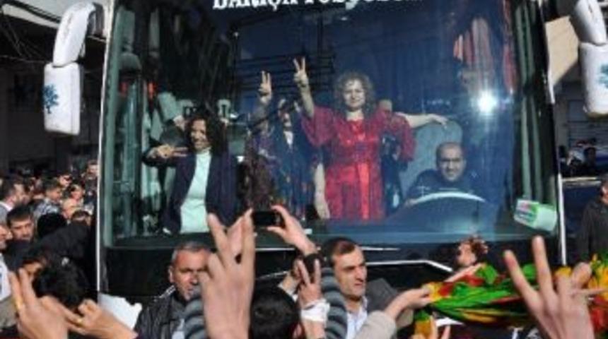 Tahliye Olan Bdp'li Vekiller Derik'te