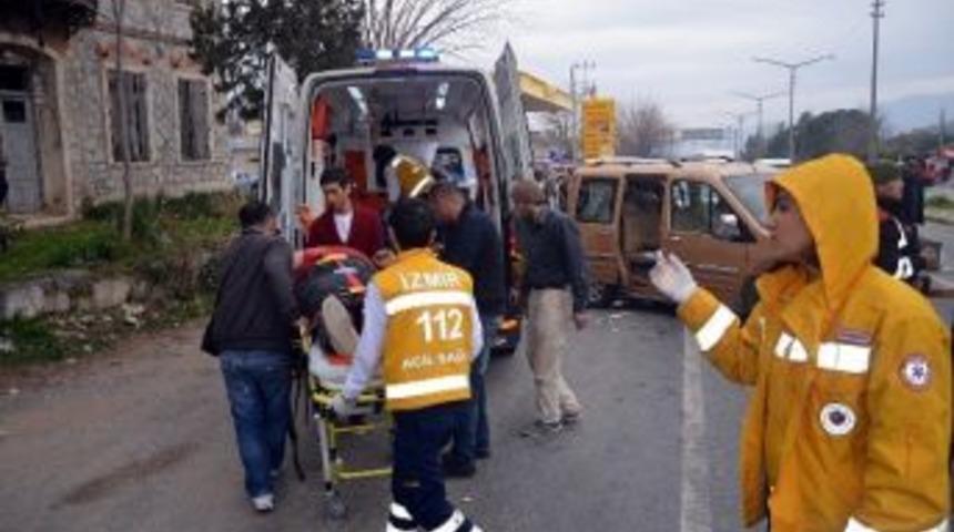 Sel&ccedil;uk'ta Kaza: 3 Yaralı