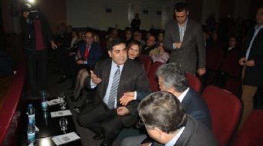 Gazeteciler G&uuml;n&uuml;'nde, Sait Ve Akkaya Arasında Gerginlik