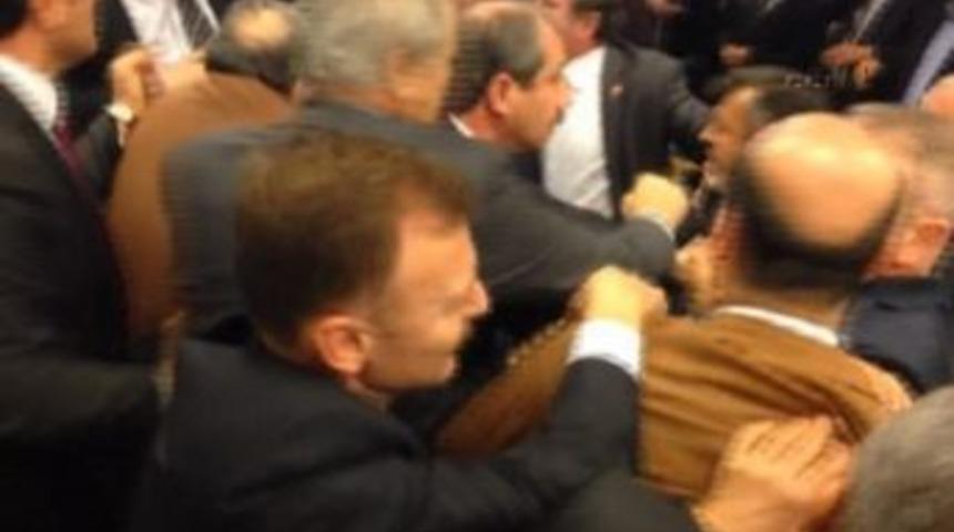 Milletvekilleri Komisyonda Kavga Etti