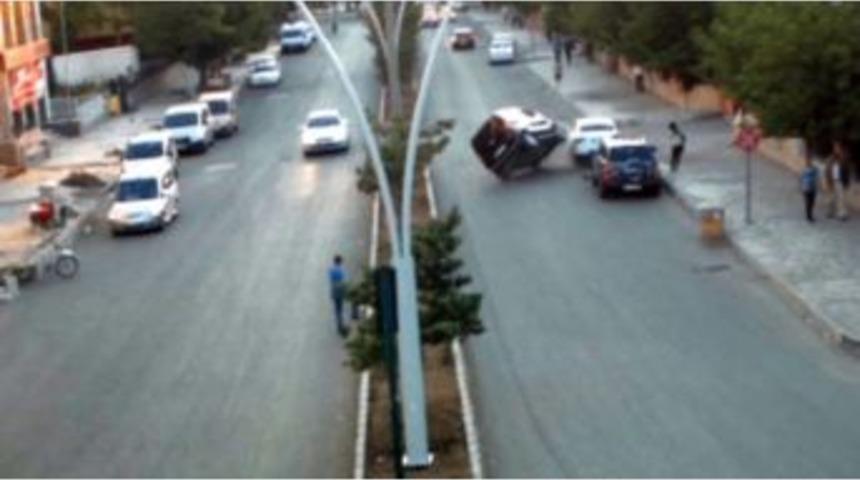 Ağrı'da İlgin&ccedil; Kazalar Mobese Kameralarına Yansıdı