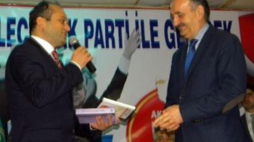 M&uuml;ezzinoğlu'na Batı Trakya T&uuml;rk&uuml;lerinin Yer Aldığı Cd Hediyesi