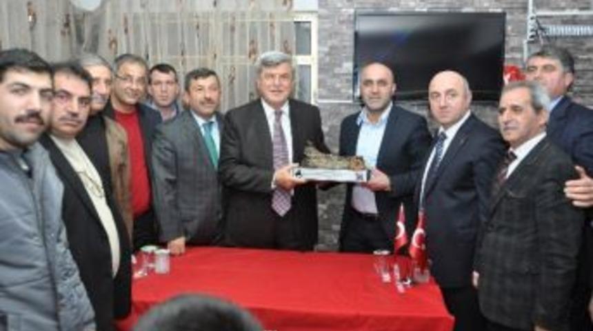 Başkan Karaosmanoğlu Darıca'da Temaslarda Bulundu