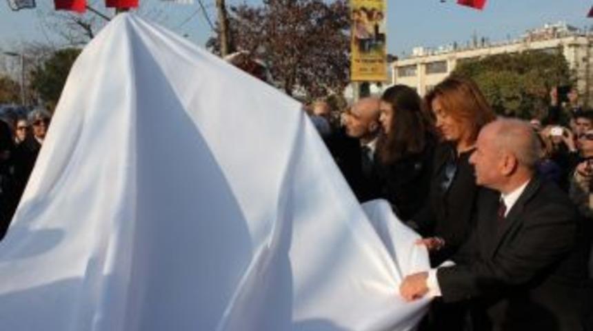 Milli Kayak&ccedil;ı Aslı Nemutlu'nun Heykeli Dikildi