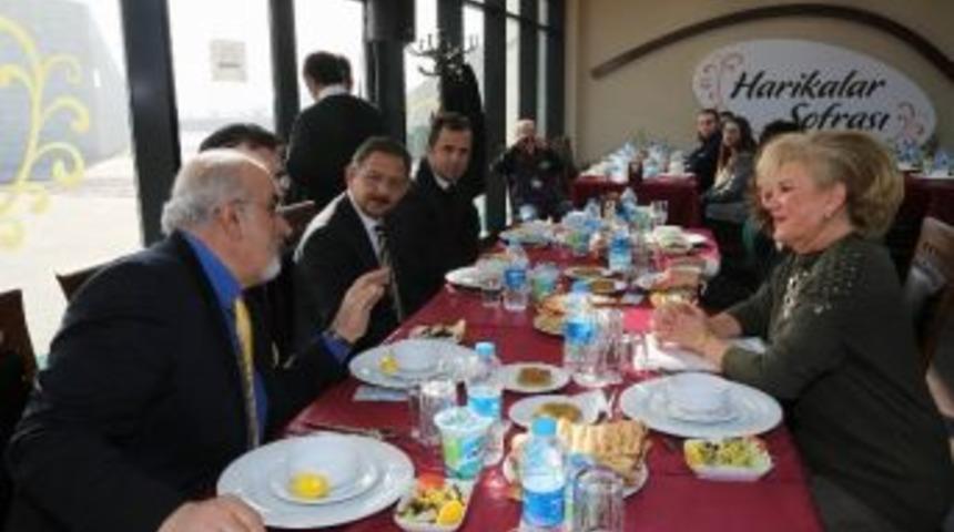 Kayseri B&uuml;y&uuml;kşehir Belediye Başkanı Mehmet &Ouml;zhaseki: