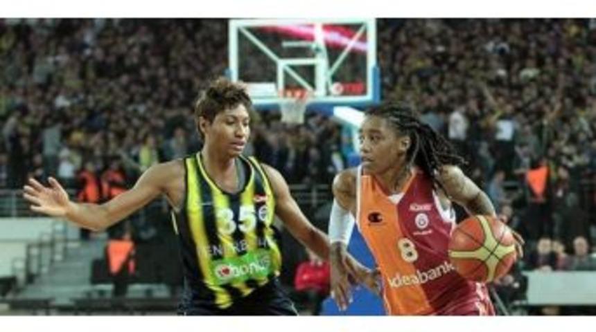 Olaylı Derbiyi Galatasaray Aldı