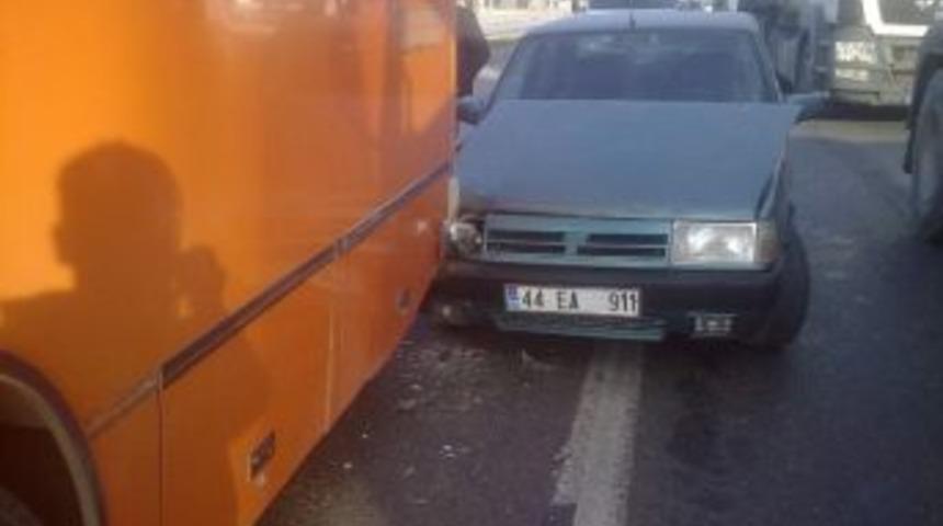 Otomobil, Yolcu Otob&uuml;s&uuml;ne &Ccedil;arptı