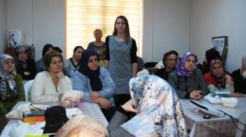 İzmek&rsquo;te T&uuml;ketici Eğitimi Verildi