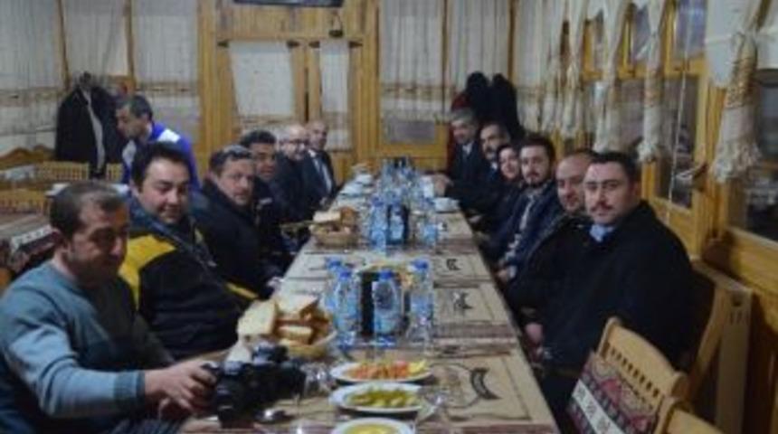 Tosya Milliyet&ccedil;i Hareket Parti Başkan Adayı Mustafa Mola Gazetecilerle Bir Araya Geldi