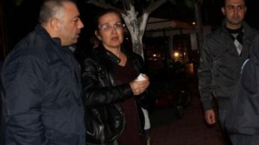 Kapka&ccedil;&ccedil;ı, &Ccedil;antasını Bırakmayan Kadını Yerde S&uuml;r&uuml;kledi