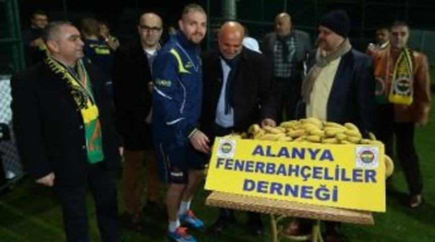 Fenerbah&ccedil;e, İkinci Yarı Hazırlıklarını S&uuml;rd&uuml;rd&uuml;