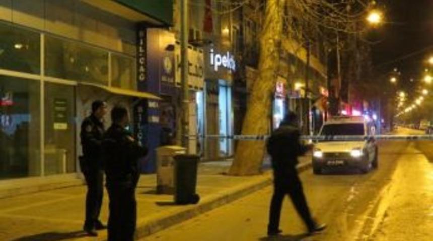 2 Banka Şubesine Silahlı Saldırı