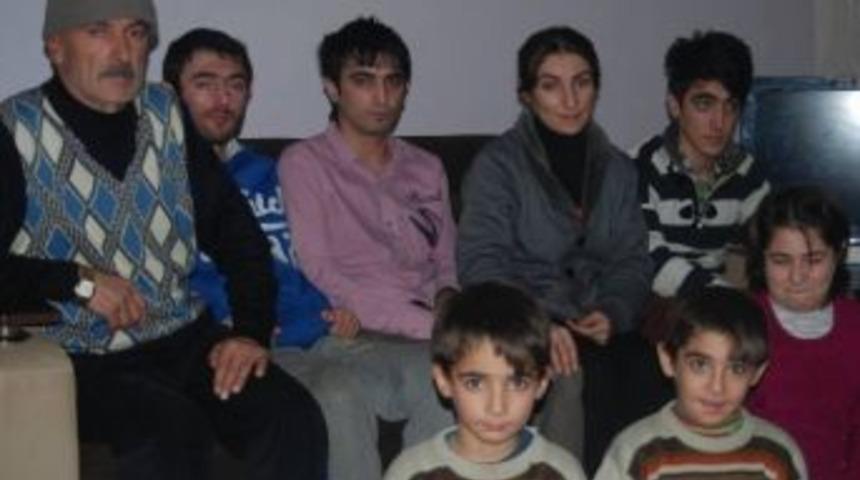 (&ouml;zel Haber) 3 Kardeşi Ve Evladı G&ouml;z&uuml;n&uuml;n &Ouml;n&uuml;nde Eriyor